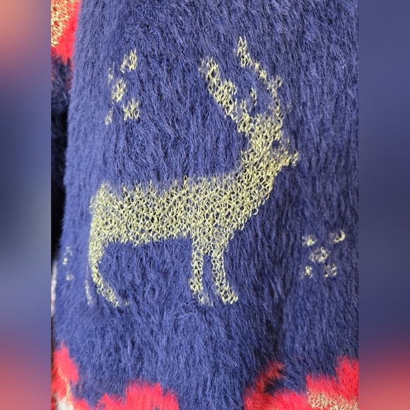 J.NNA Fuzzy Cozy Reindeer Pattern Sweater - Red, Blue, Cream. Relaxed Fit Small - Picture 3 of 10